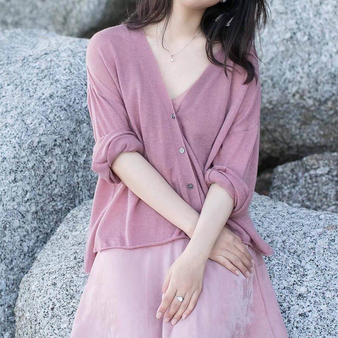 原隐YuanYin复古法式小众v领赫本慵懒上衣针织开薄款粉色羊毛衫女