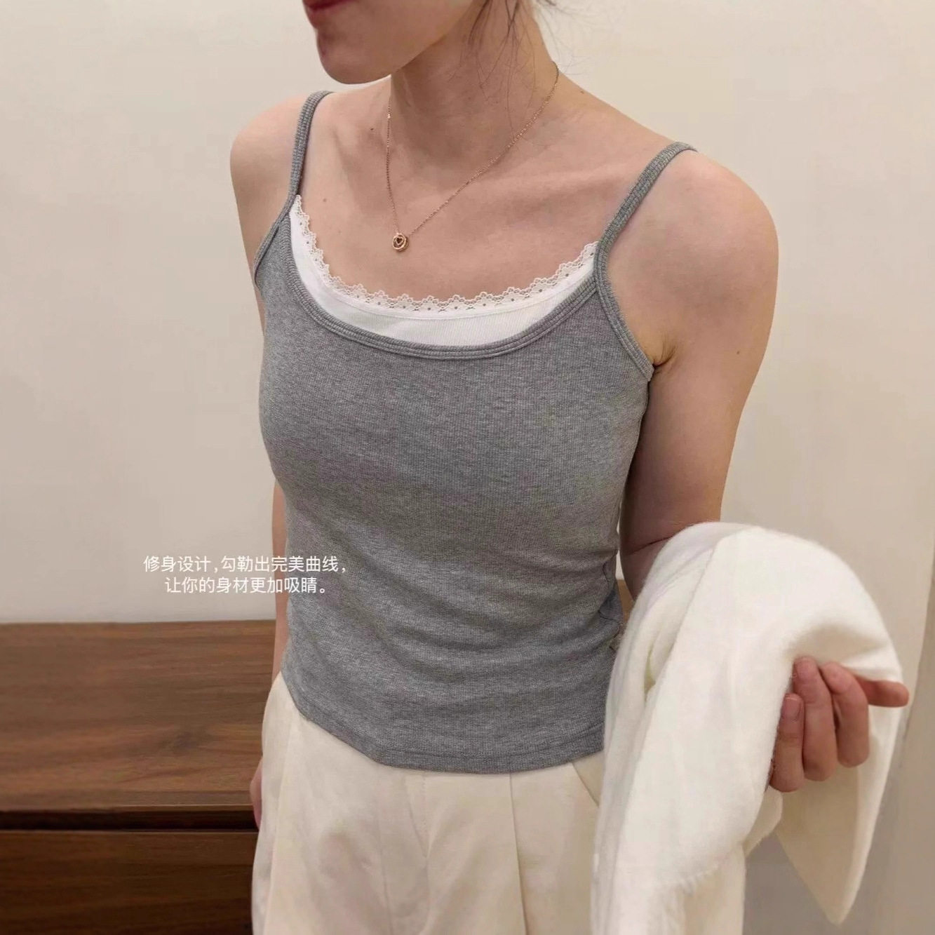 纯欲蕾丝花边假两件小吊带背心女夏季新款带胸垫美背内搭打底上衣