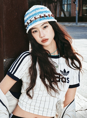 阿迪达斯女子GRAPHIC CALI T 郑浩妍同款修身运动短袖T恤JC7705