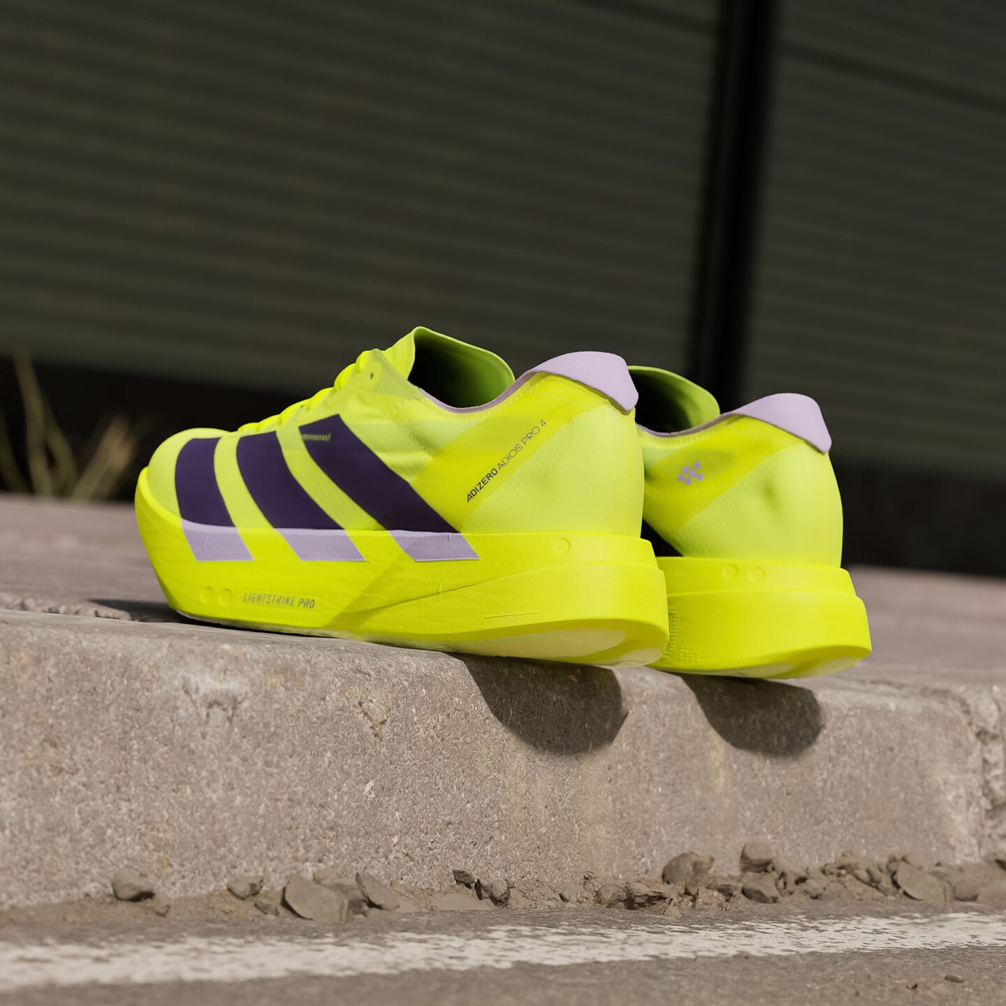阿迪达斯男子ADIZERO ADIOS PRO 4超轻竞速马拉松碳柱跑鞋
