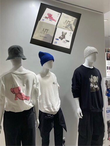 优衣库KAWS合作T恤卫衣