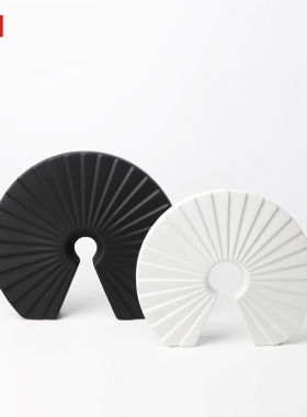 陶瓷简约现代扇形摆件