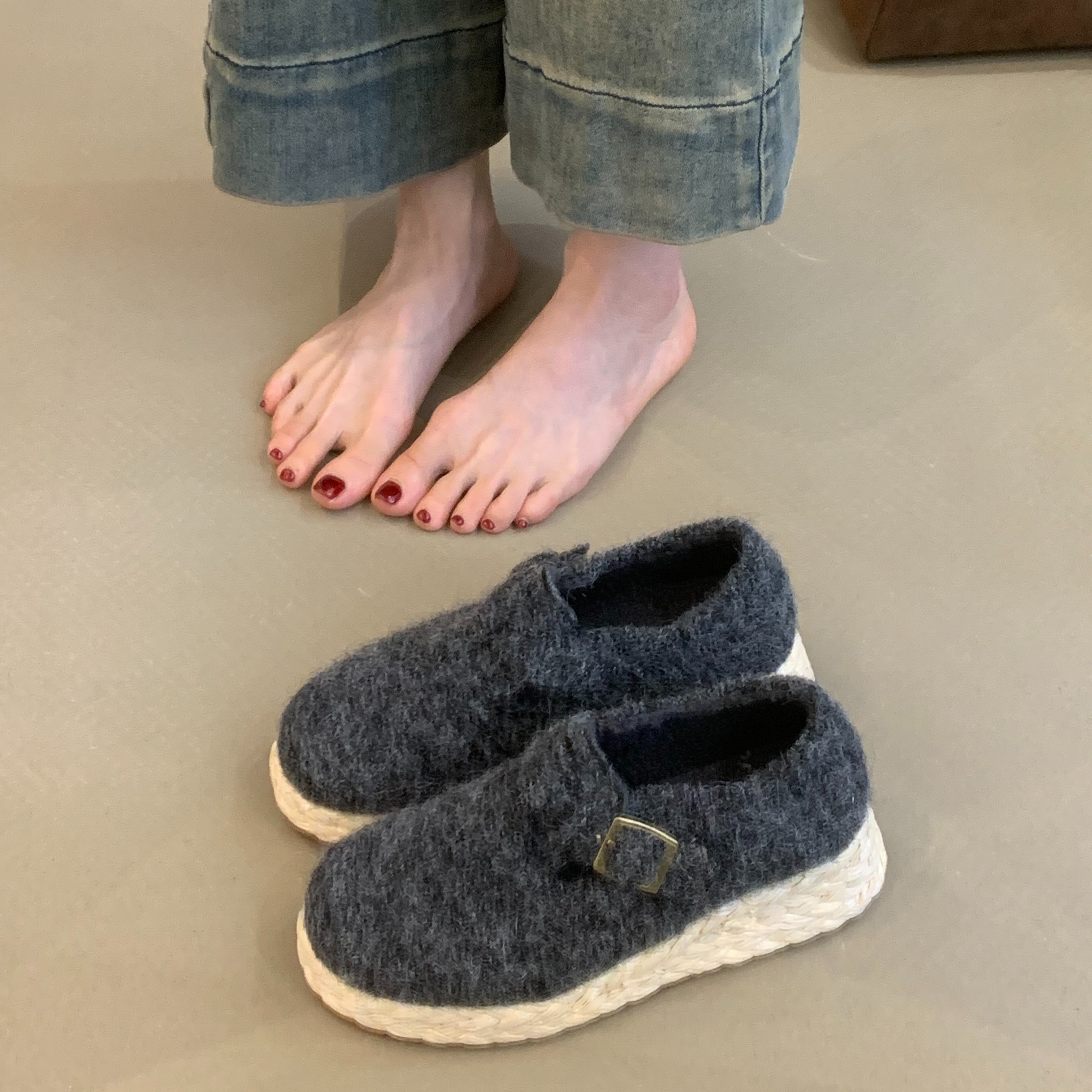 保暖复古灰色毛呢草编坡跟乐福鞋