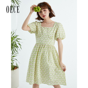 Oece春夏新款女温柔甜心碎花复古方领连衣裙