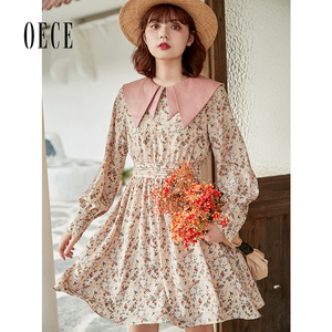 Oece复古碎花连衣裙春秋春装新款女甜美娃娃领长袖气质裙