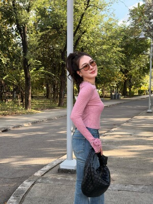 26春新款ins粉色修身天丝打底衫手工山茶花朵羊毛上衣圆领内搭女