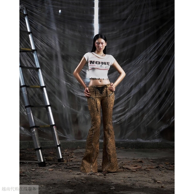 越十年越南小众TATICHU毛边破洞做旧设计印花T恤绑带喇叭裤辣妹