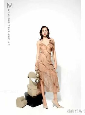 越十年越南小众品牌Musthave新款法式优雅不规则荷叶边修身连衣裙