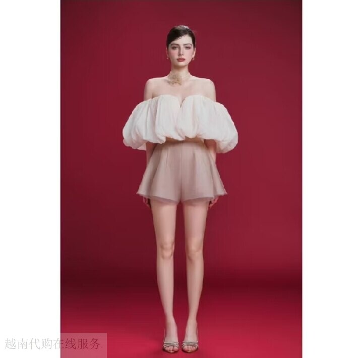 越在线越南小众topgirl新款时尚超大泡袖一字肩上衣网纱短裤套装
