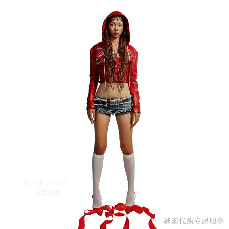 越十年越南小众tatichu气质拉链修身显瘦连帽皮衣低腰包臀短裤