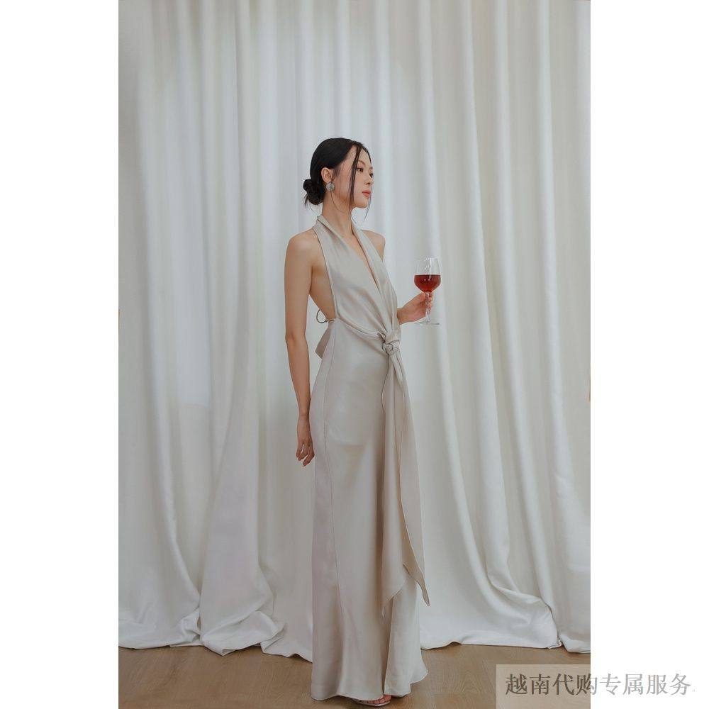 越南XIPI 贵妇装挂脖高端气质露背绑绳设计纽结真丝连衣裙长裙