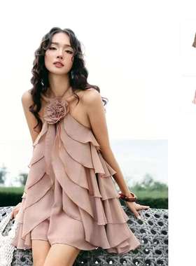 越十年越南小众somehow甜美可爱少女风荷叶边挂脖露背连衣裙+短裤