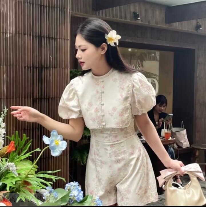越十年越南小众Vayem新款甜美百搭穿搭夏季船领碎花泡泡袖连体裤