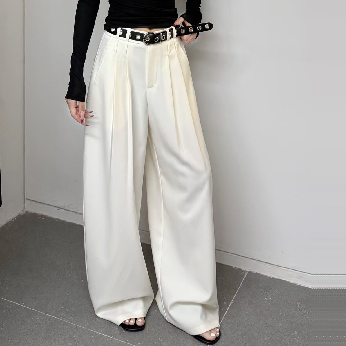 西装阔腿裤女2025新款垂坠感高级感春夏白色高腰显瘦弯刀气球裤子