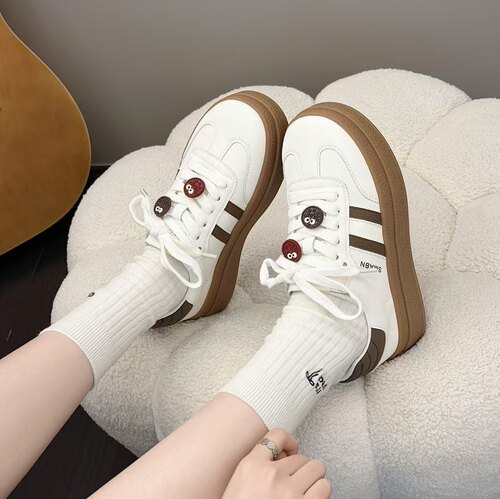 漂亮百分百2026新款厚底百搭轻便小白鞋女显小脚瘦时尚学生女鞋子