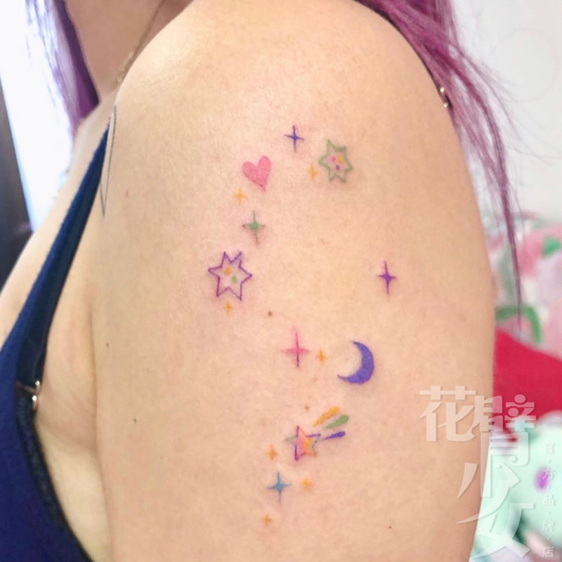 花臂少女TATTOO X94 ins彩色星星月亮爱心七彩可爱纹身贴一张三组