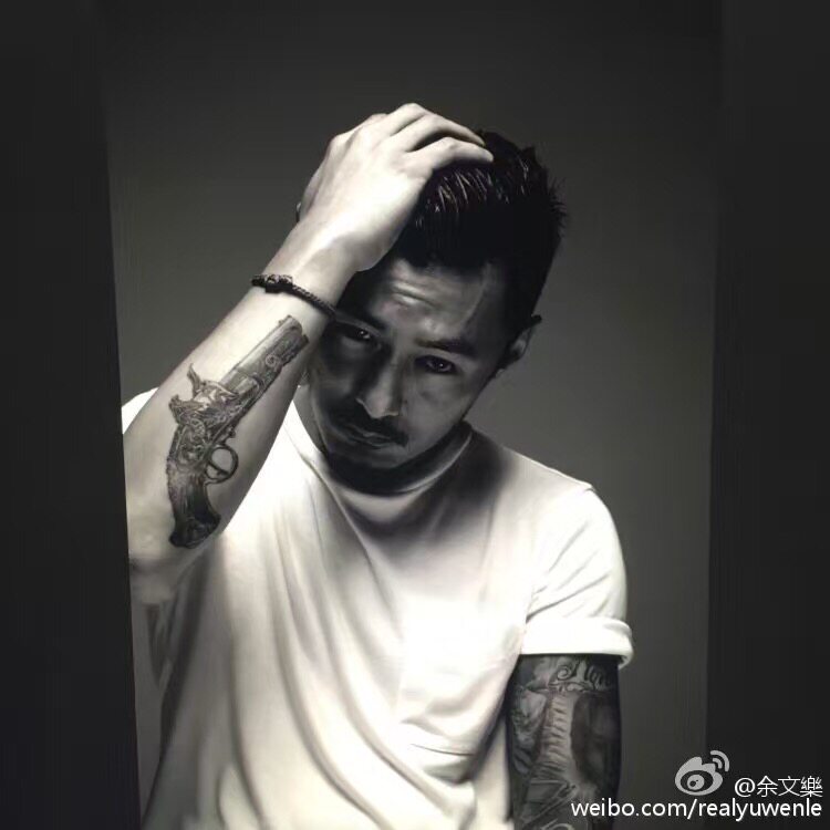 花臂少女tattoo d27 手绘余文乐6叔同款黑枪图案逼真纹身贴纸贴饰