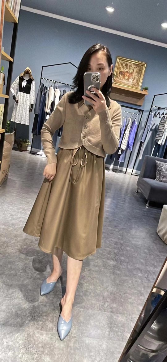 特价连衣裙春秋季新款假两件黑卡其两色cmt连衣裙特价出清