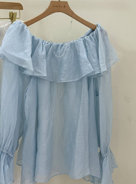 仙仙的~法式露肩一字领荷叶边长袖衬衫浅蓝色宽松显瘦性感上衣夏