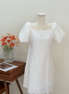 白月光~女神连衣裙复古方领泡泡袖气质刺绣甜美白色裙子