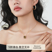 字母吊坠情侣项链锁骨链饰品配饰小众轻奢男女款 Moment 飒美气场