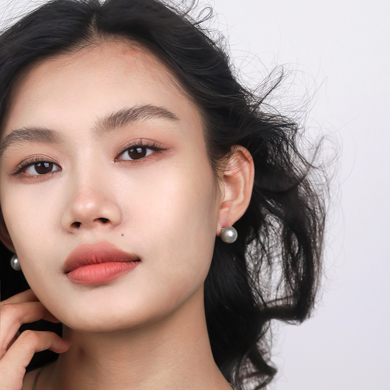 进口施华洛真多麻灰色珍珠耳钉
