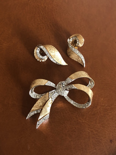 Boucher精致拉絲金密鑲套裝 中古vintage古董首飾 蝴蝶結胸針耳夾