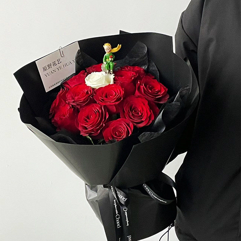 小王子白玫瑰花束送女友生日鲜花速递同城北京上海广州配送花店