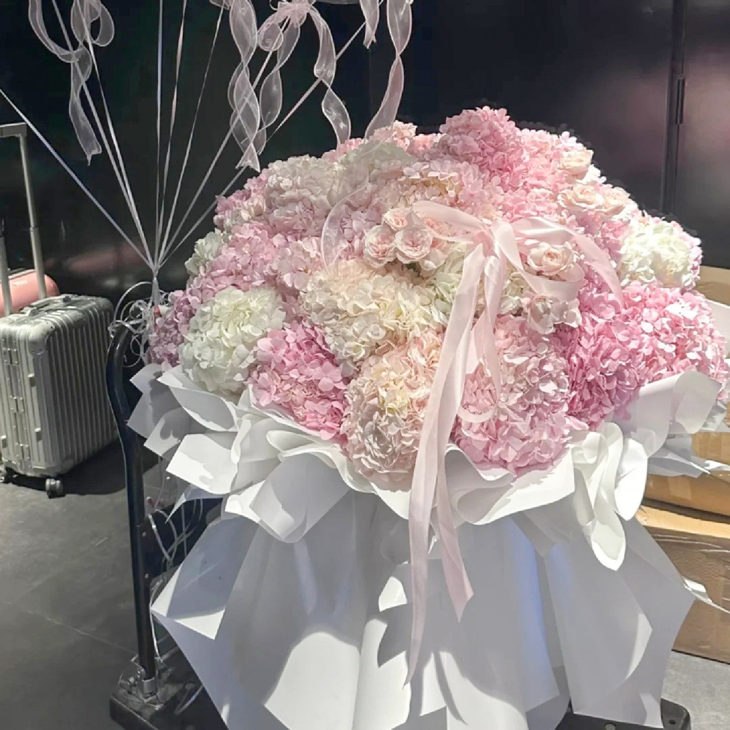 绣球花束生日惊喜玫瑰鲜花同城配送女友礼物北京杭州深圳上海成都