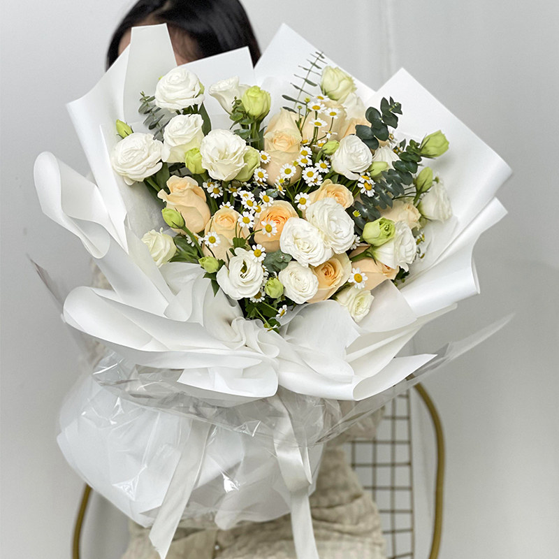 深圳香槟洋桔梗白玫瑰花束鲜花速递同城上海广州生日祝福配送花店