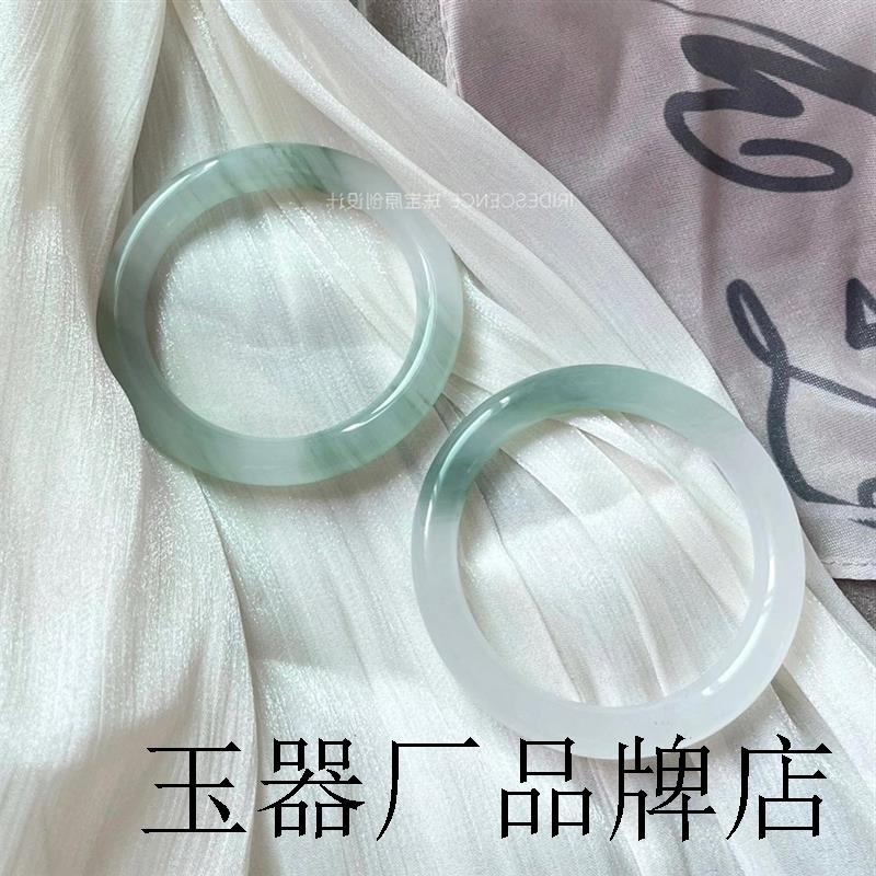天山翠手镯精选翡翠冰种飘花圆条少女玉镯子送亲友生日礼物送礼品