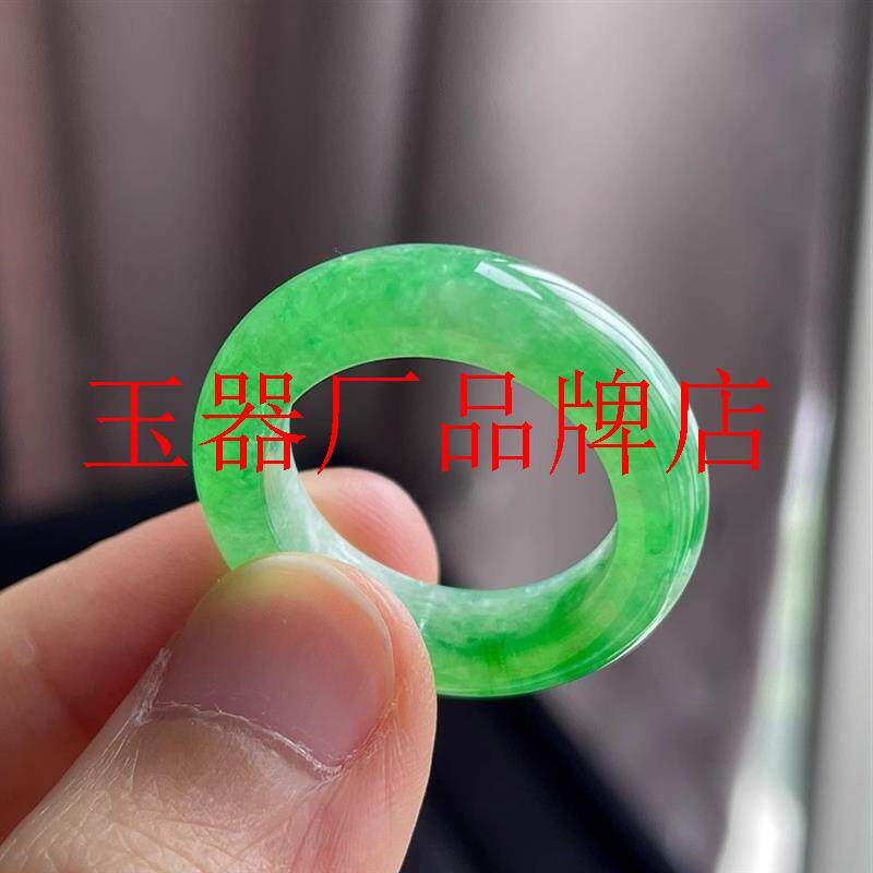 翡翠色阳绿戒指冰透浅绿色戒圈