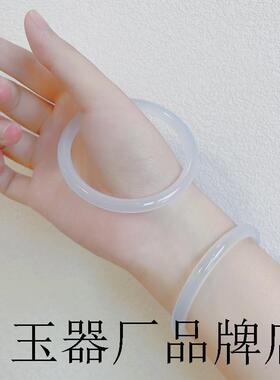 高端冰种白玛瑙手镯女白月光美人镯细圆条荔枝冻白玉髓叮当镯精品