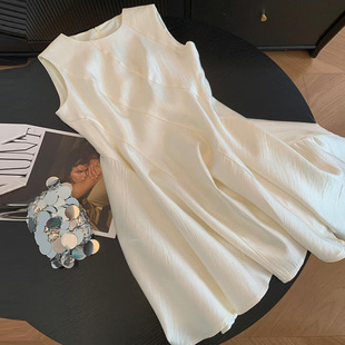 高级感松弛唯美氛围感白色连衣裙女收腰气质显瘦短款小个子小裙子