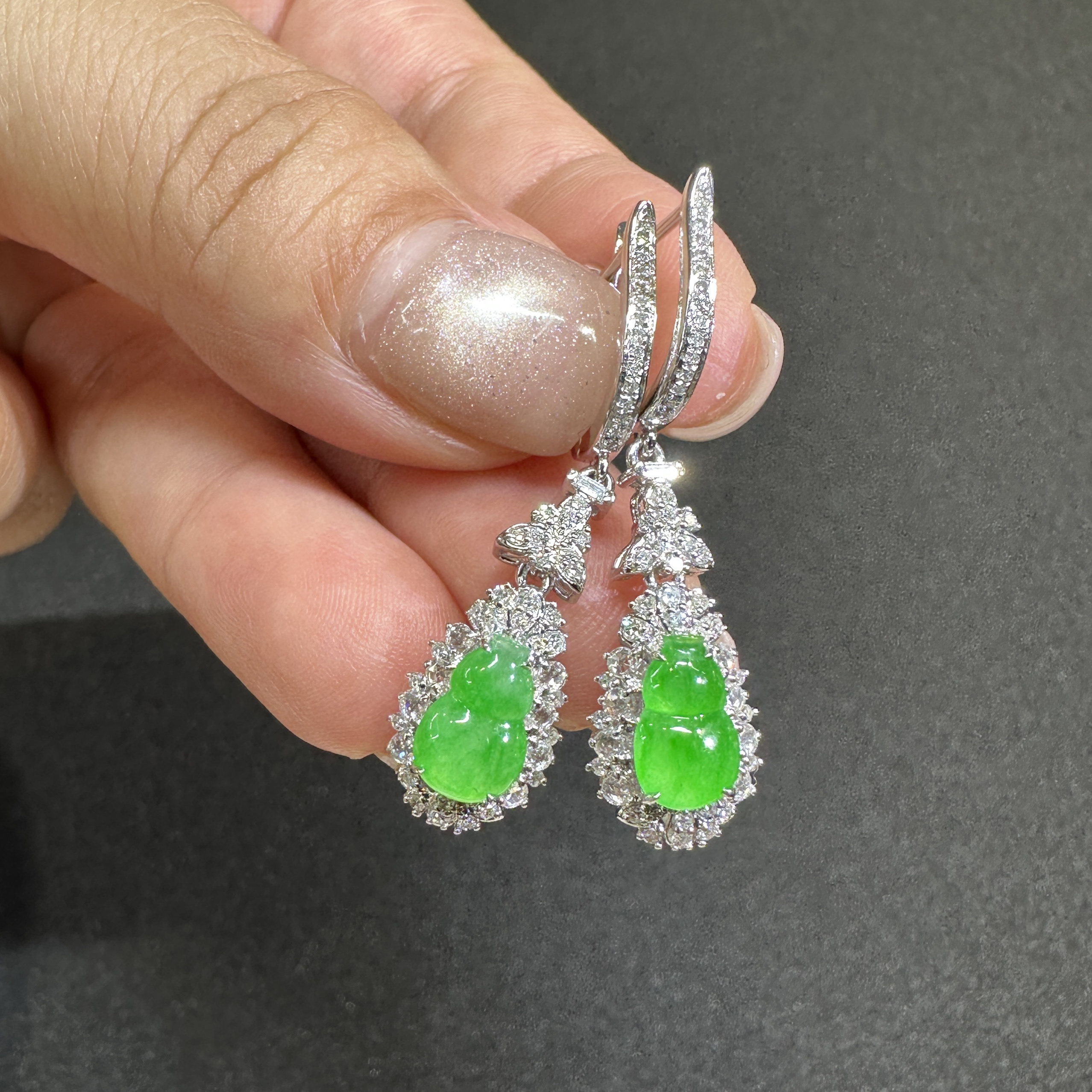 缅甸A货高冰种阳绿翡翠葫芦耳坠18k金镶钻石起光满绿翡翠葫芦耳环