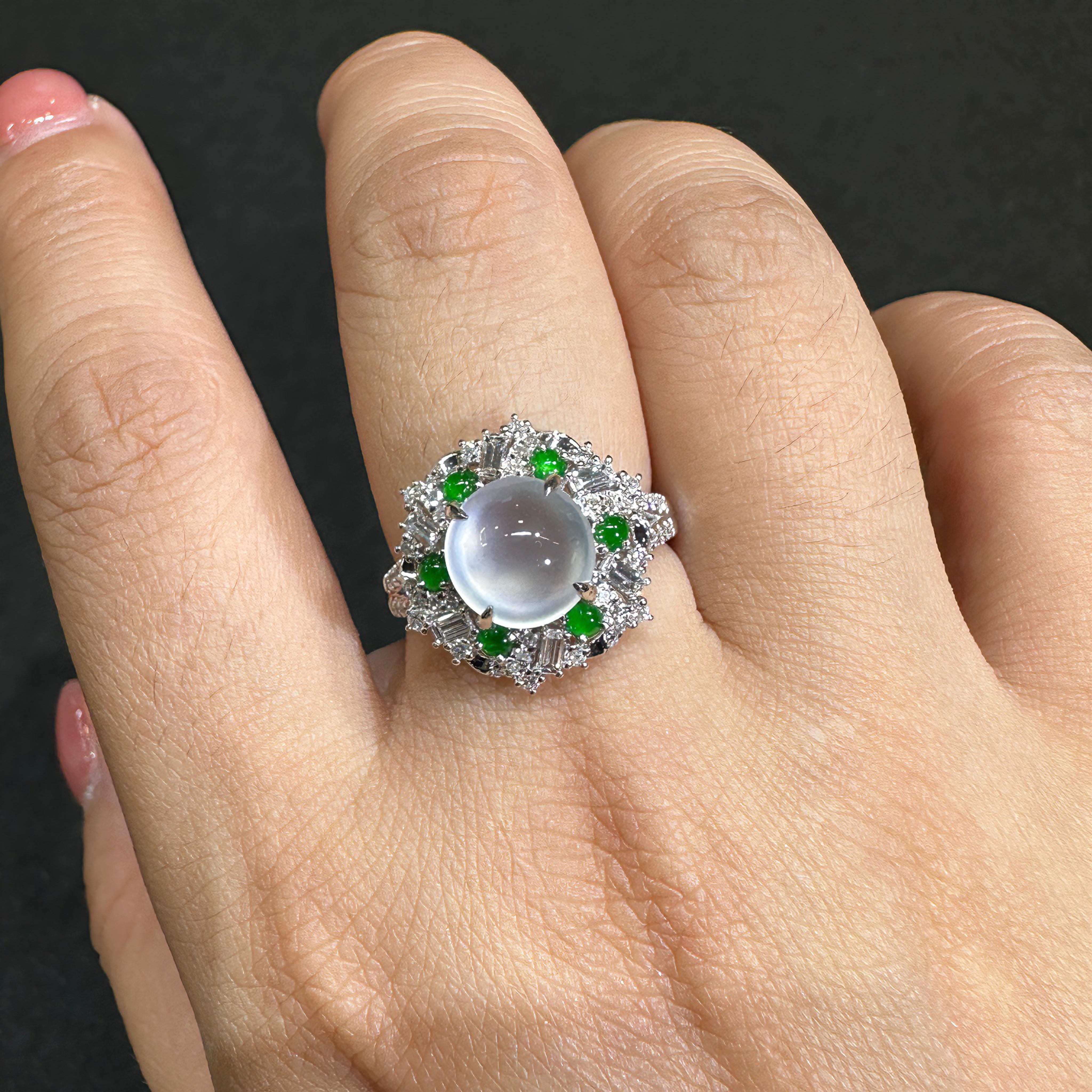 缅甸A货玻璃种白冰翡翠蛋面戒指18K金镶钻石起光双眼皮白钢蛋女戒