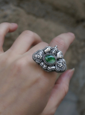 云起设计。清代镶宝老银帽花翡翠可开合香囊麻花开口925银戒指