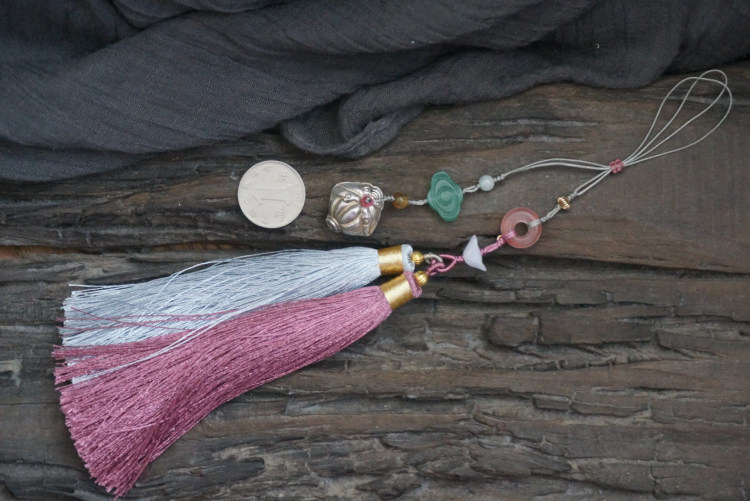 特价。 清代老银瓜果铃铛流苏玉石多宝手工包挂压襟挂饰 多用