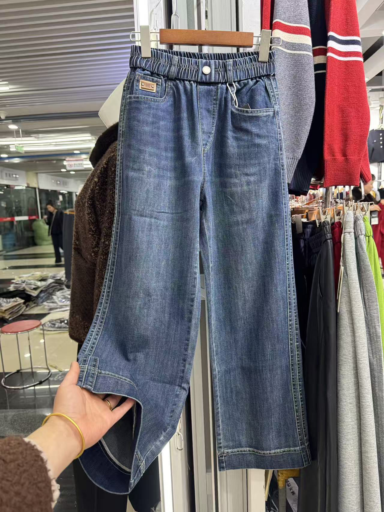 2026春款松紧高腰妈妈牛仔裤女宽松显瘦百搭直筒阔腿裤休闲长裤子