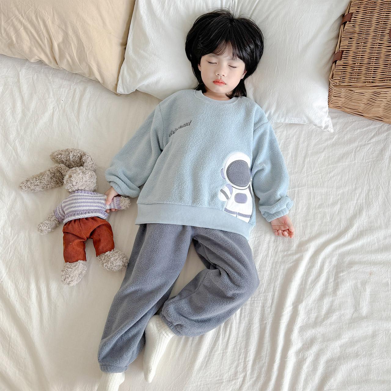 儿童果粒绒加绒保暖高级家居服