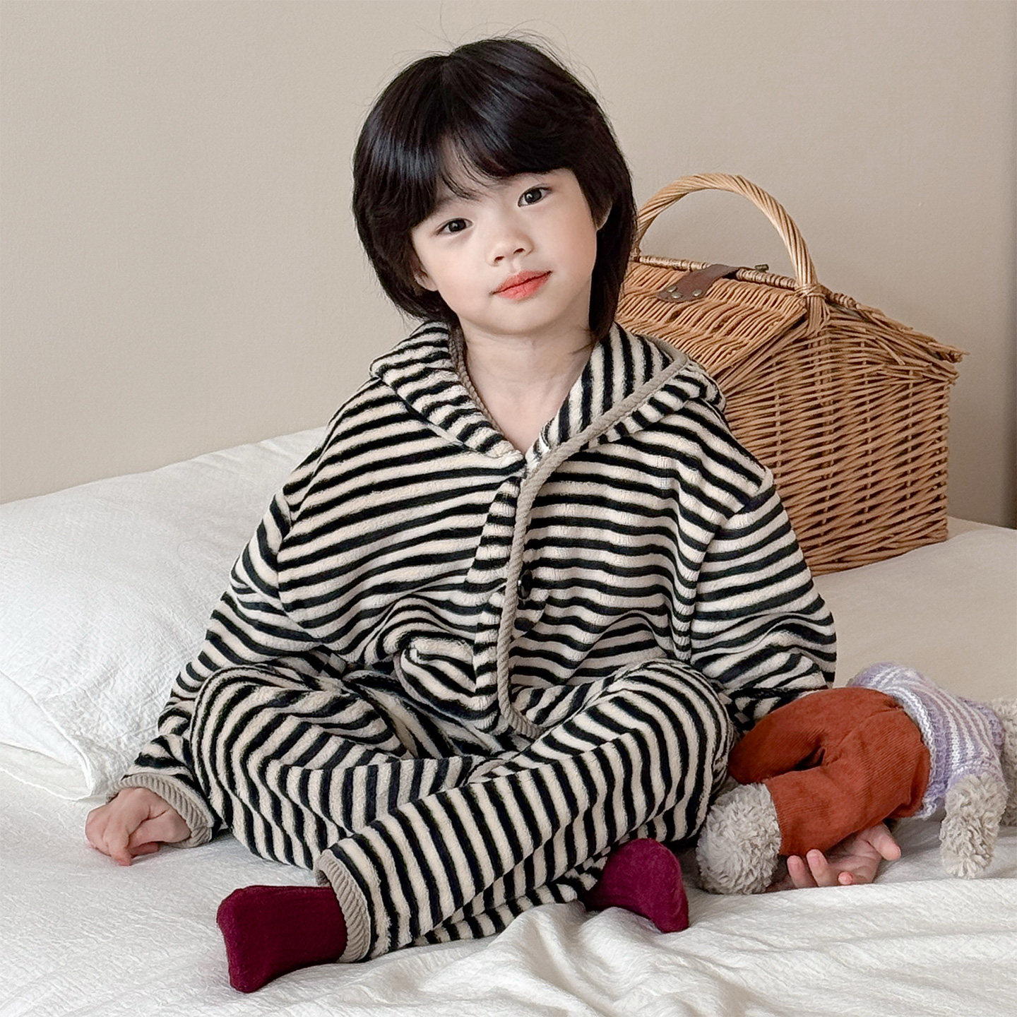 男童睡衣春秋冬款牛奶绒儿童家居服亲子套装女宝宝条纹连帽可外穿
