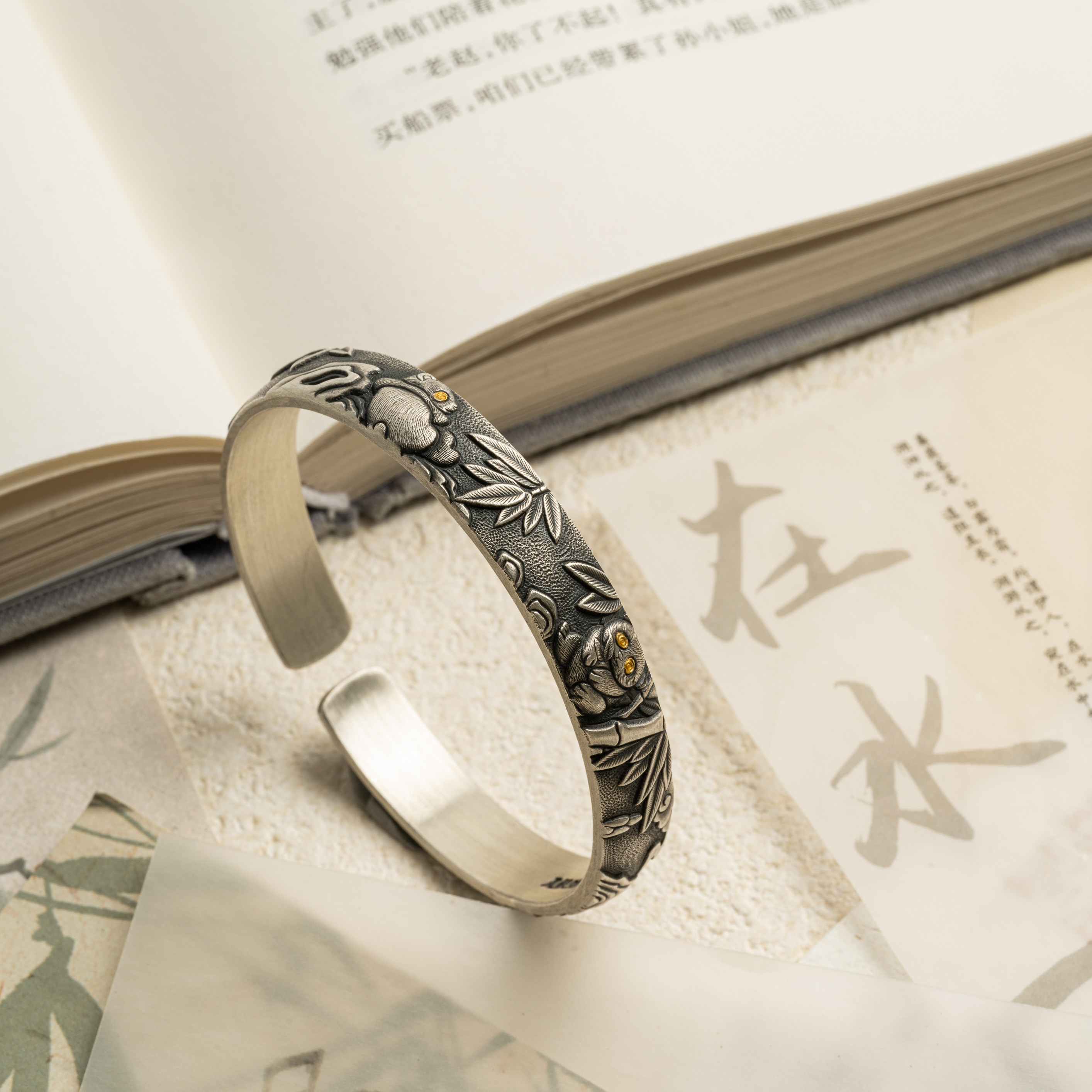 小熊猫｜纯手工錾刻金银错工艺手镯足银999约50克