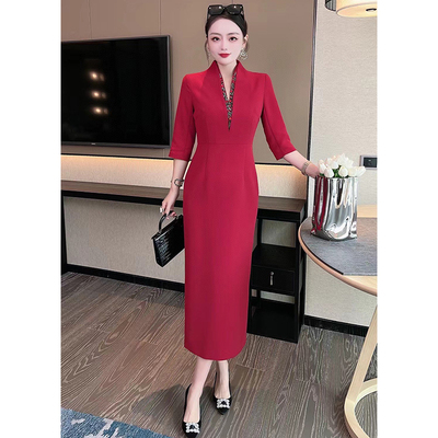 优雅修身包臀订钻连衣裙