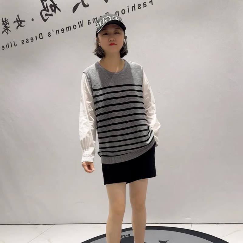 女权贵族2025年秋冬条纹针织面料拼接衬衫袖遮肉减龄上衣T恤6378