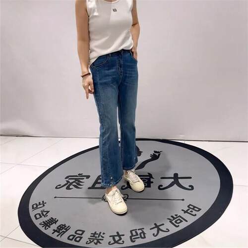 2026年柏菲蒂8928春松紧腰侧面开剪微喇牛仔裤加肥加大码女裤裤子