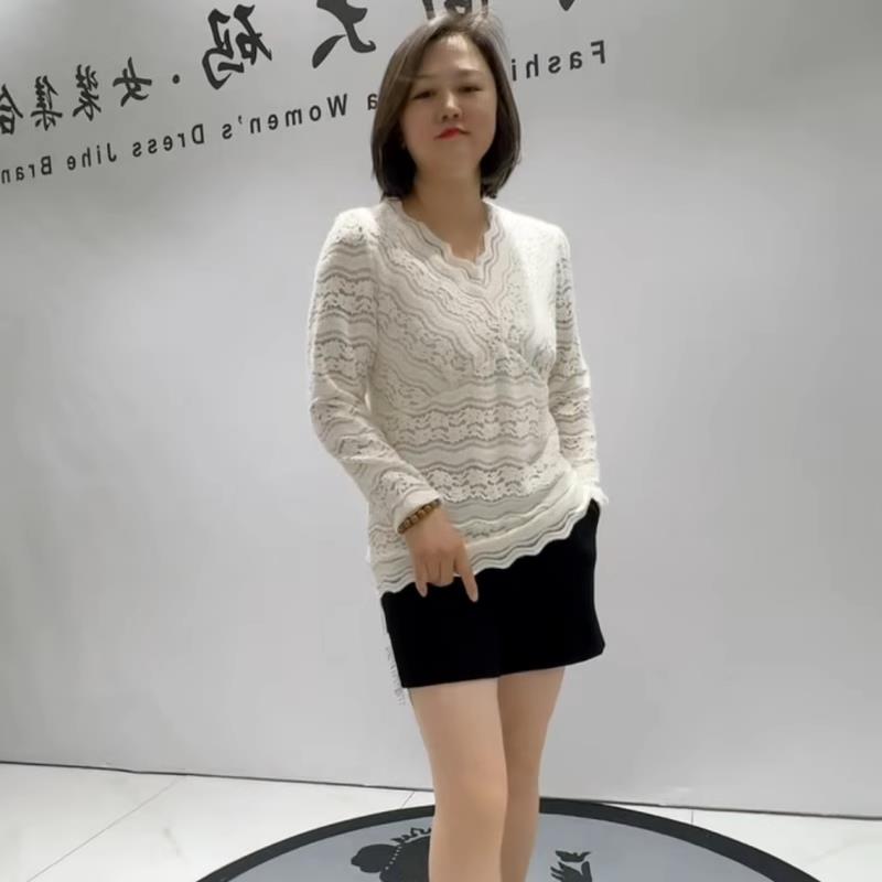 女权贵族2025年初冬绒感蕾丝女人味V领打底衫大码女装T恤8032