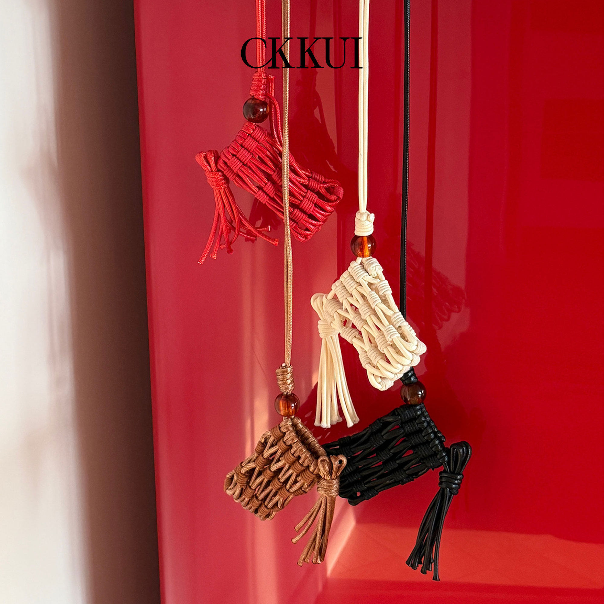 CKKUI 复古简约编织吊饰2026新款串珠设计感挂脖耳机包民族风挂饰