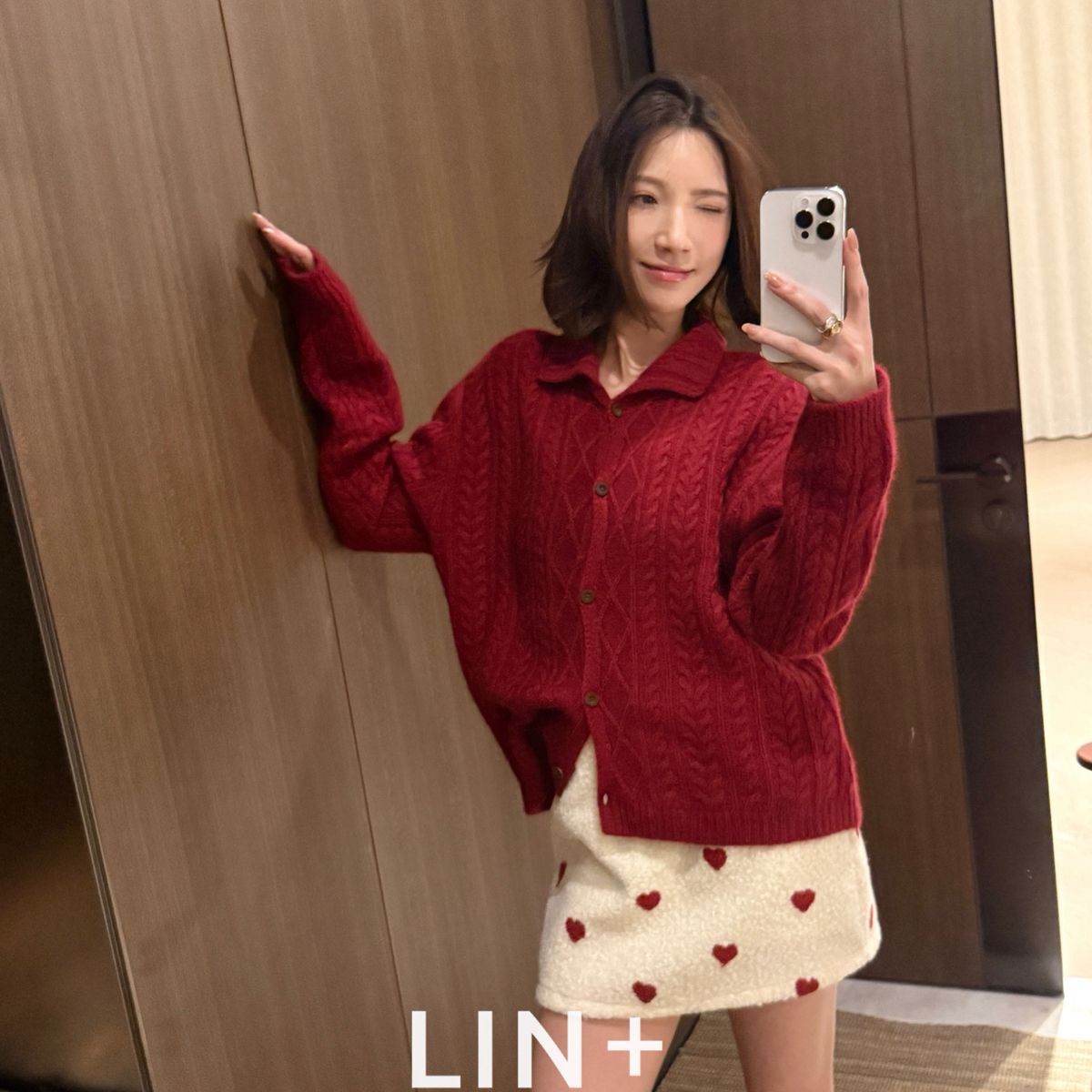 LIN+  -上新～菱形格浣熊加厚翻领复古圣诞保暖毛衣