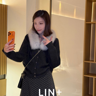 黑色深灰 配可拆卸兔毛领 排扣显瘦毛衣 LIN