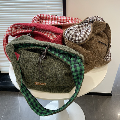 秋冬新款森系复古纯色单肩包通勤女包小众百搭双面托特包毛绒包包